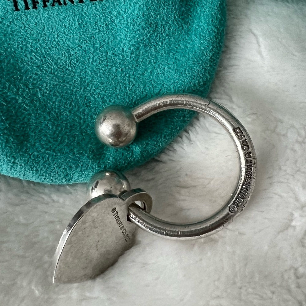 SOLD Authentic Tiffany & Co. heart key fob key ring - Picture 3 of 3